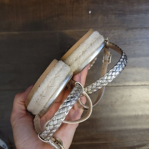 NEW Stuart Weitzman Mykonos Sandals Womens 9.5 Metallic Gold Bohemian Designer - Picture 4 of 9